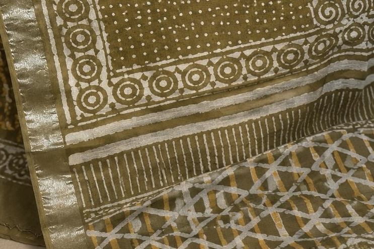 Olive Brown Printed Linen Saree with Ornamental Pallu - Image 5