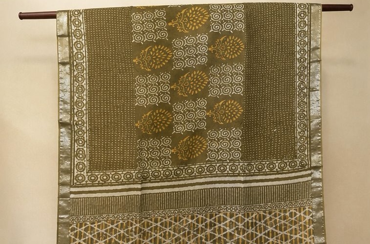 Olive Brown Printed Linen Saree with Ornamental Pallu - Image 4