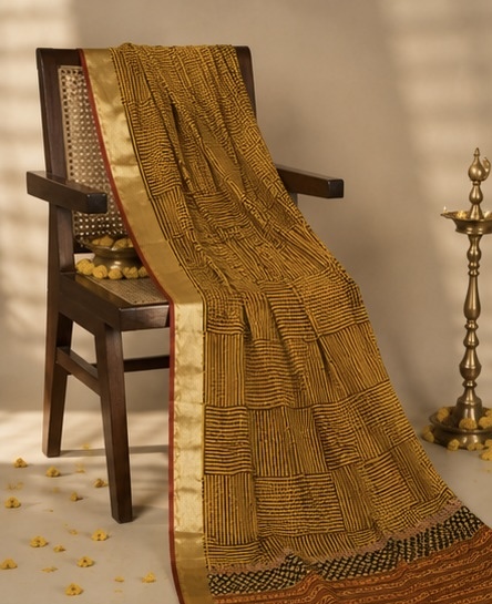 Mustard Black Printed Linen Saree with Geometric Pallu - Image 4
