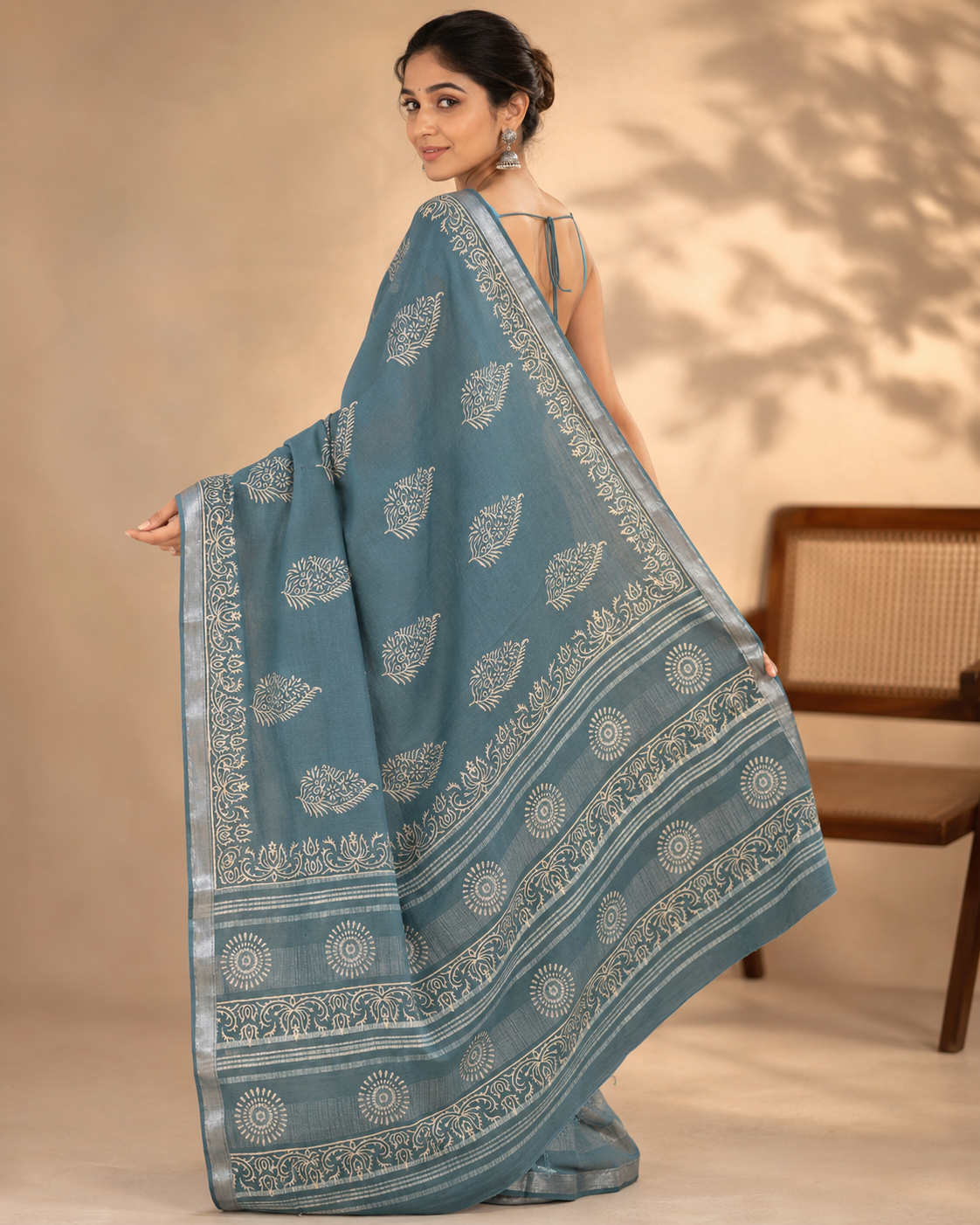 Blue Grey Printed Linen Saree with Ornate Floral Pallu - Image 3