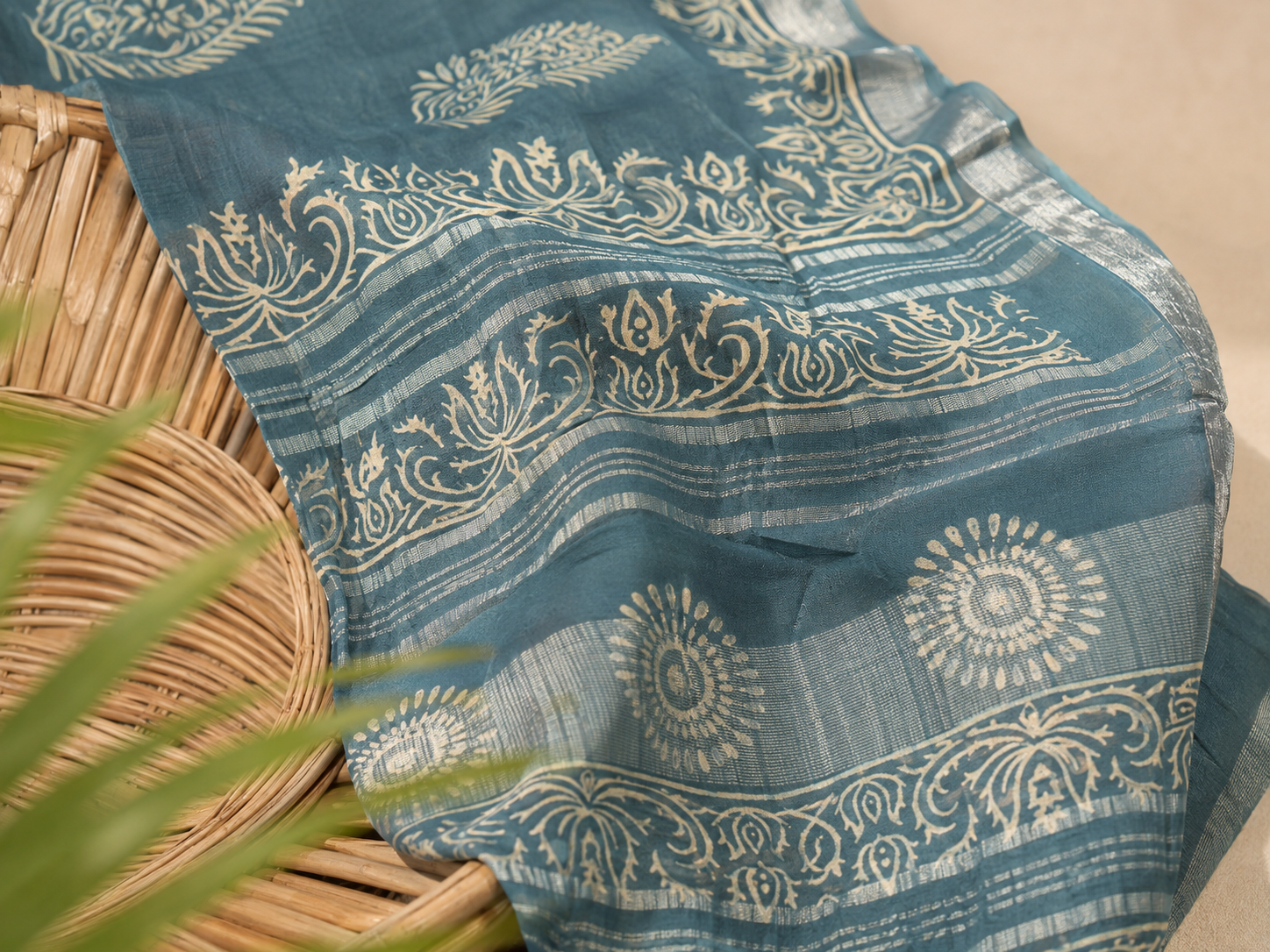 Blue Grey Printed Linen Saree with Ornate Floral Pallu - Image 4