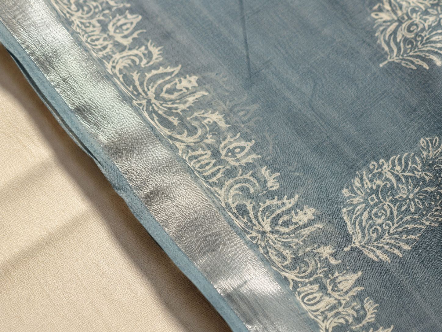 Blue Grey Printed Linen Saree with Ornate Floral Pallu - Image 6